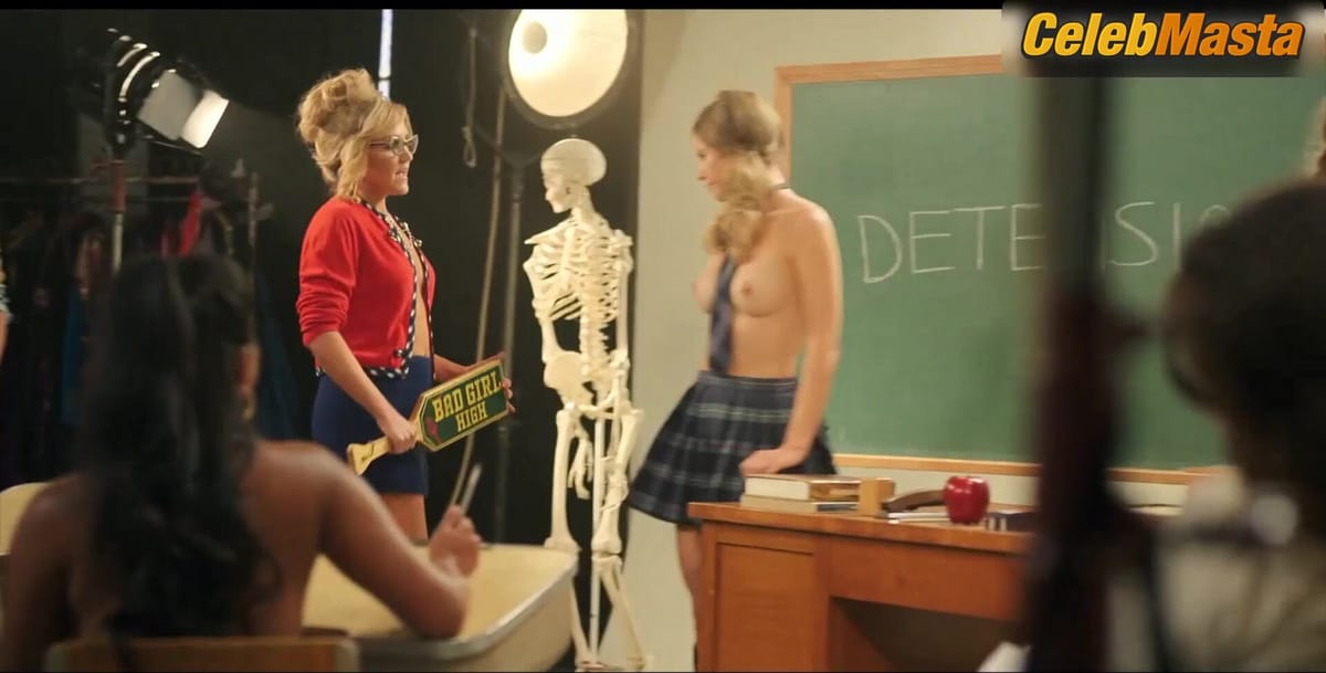 Kim Senser and Jessica Lowe's Tits, Butt Scene in Minx