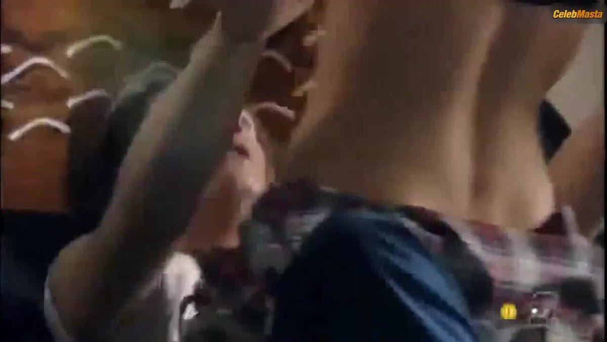 Aura Garrido in Angel O Demonio
