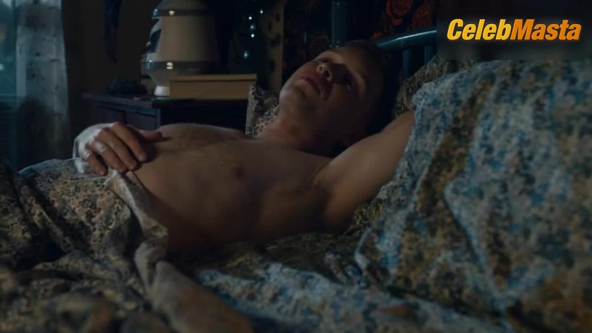 Sarah Ramos Ass Scene in The Long Road Home