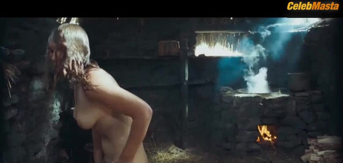 Darya Ekamasova Booty, Tits Scene in Zhila-byla Odna Baba