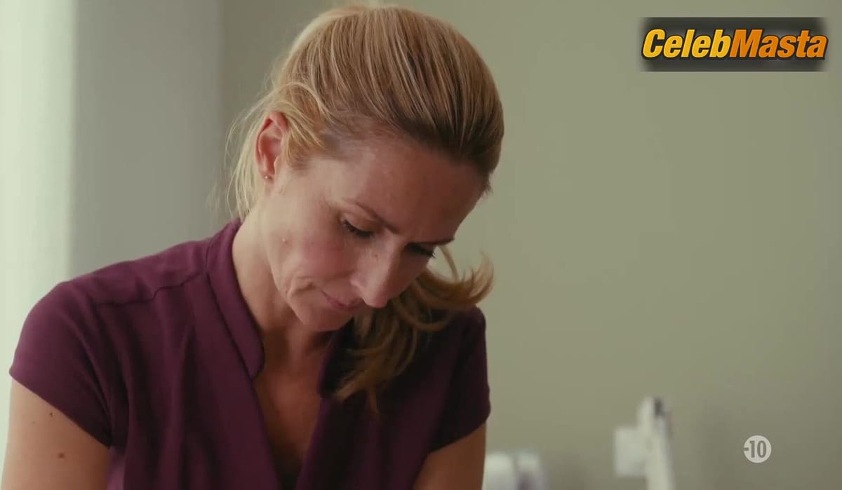 Geraldine Pailhas Sexy Scene from Les Malvenus