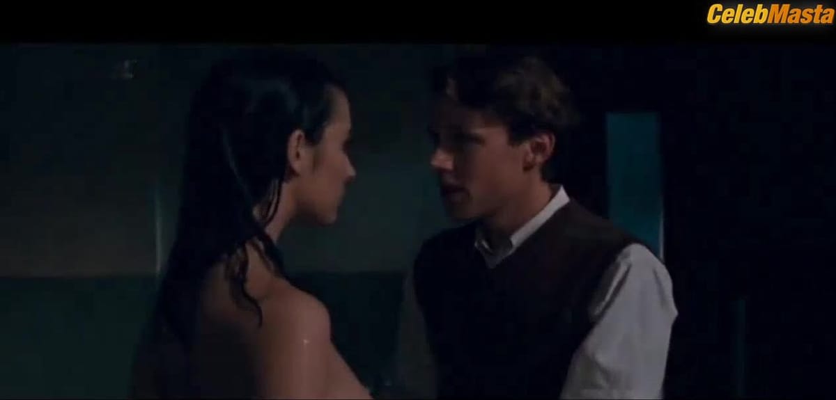 Geraldine Pailhas Booty, Tits Scene in La Neige Et Le Feu