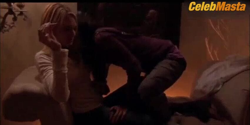 Carly Pope and Laura Allen's Lesbian Scene in Dirt