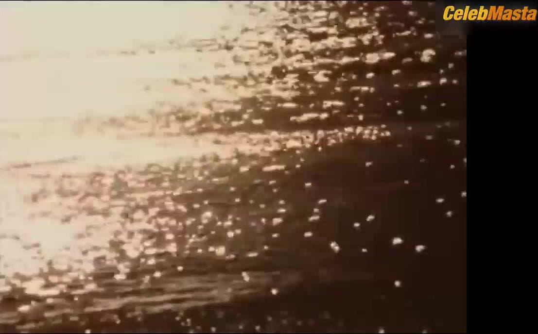 Karen Black's Boobs Scene in Copo De Leite