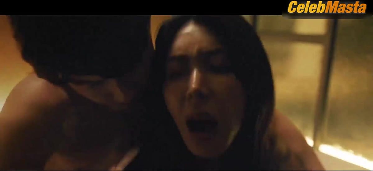 Jeon Se Hyun Bares Boobs Scene in B Cut