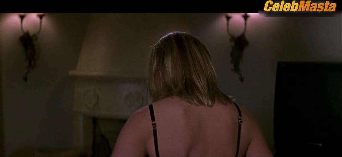 Kelly Rutherford's Booty Scene in Scream 3