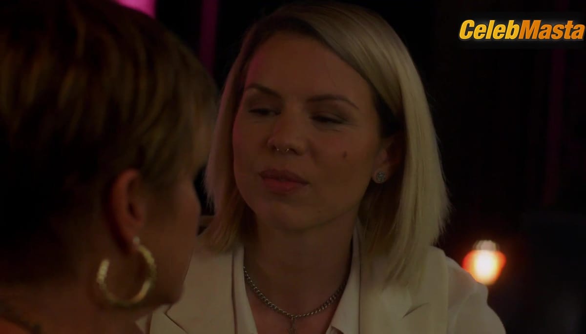 Ali Liebert and Gabrielle Carteris's Lesbian Sex Scene in Bh90210