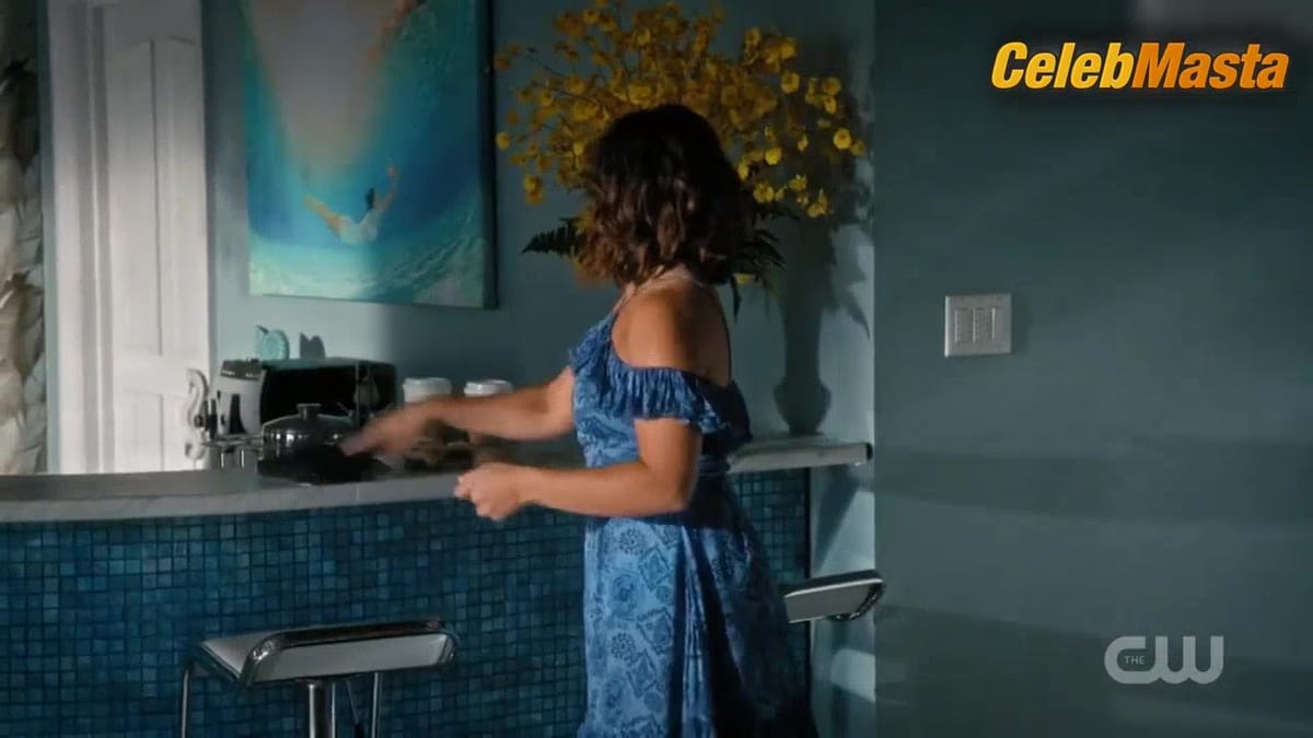 Yael Grobglas's Sexy Scene in Jane The Virgin
