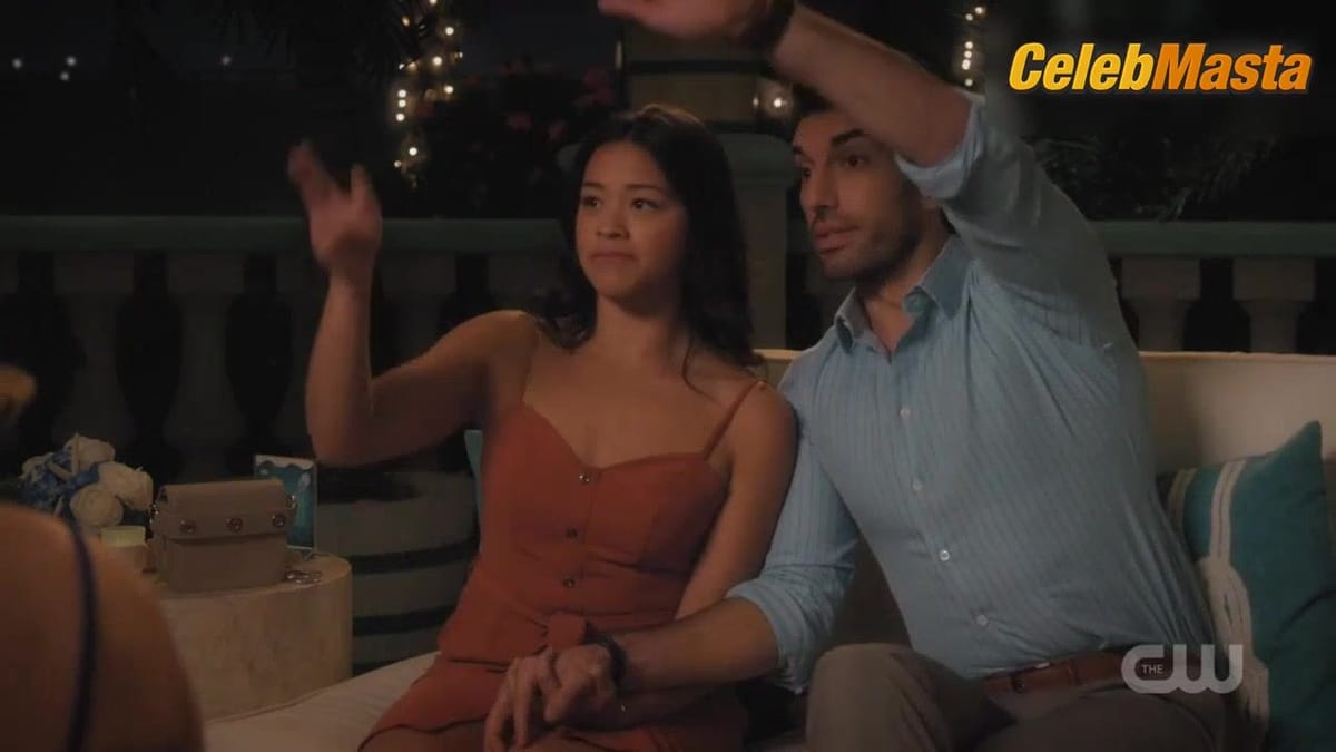 Rosario Dawson and Yael Grobglas's Lesbian Scene in Jane The Virgin