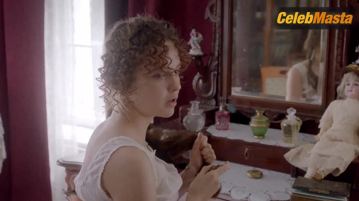 Yuliya Khlynina's Boobs Scene in Ugryum-reka