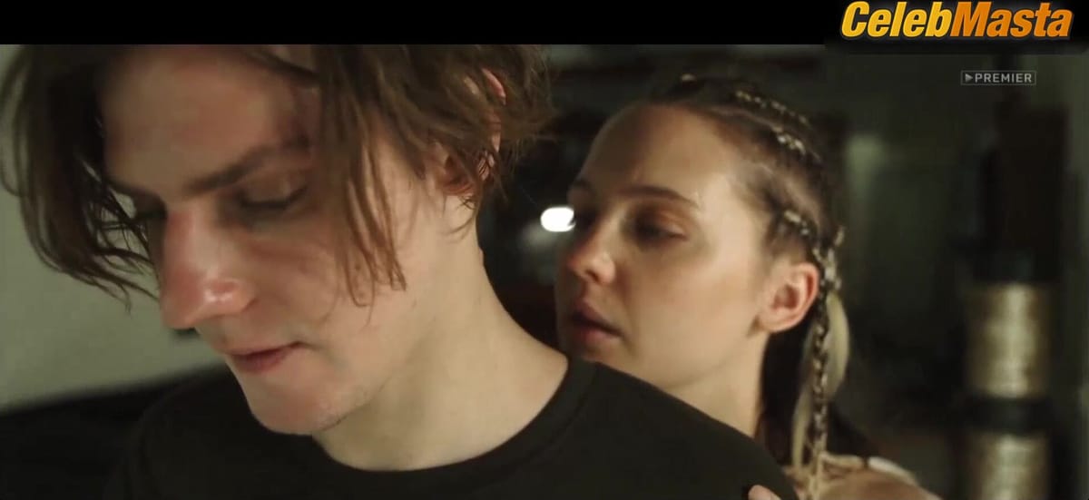 Yuliya Khlynina Booty Scene from Polet