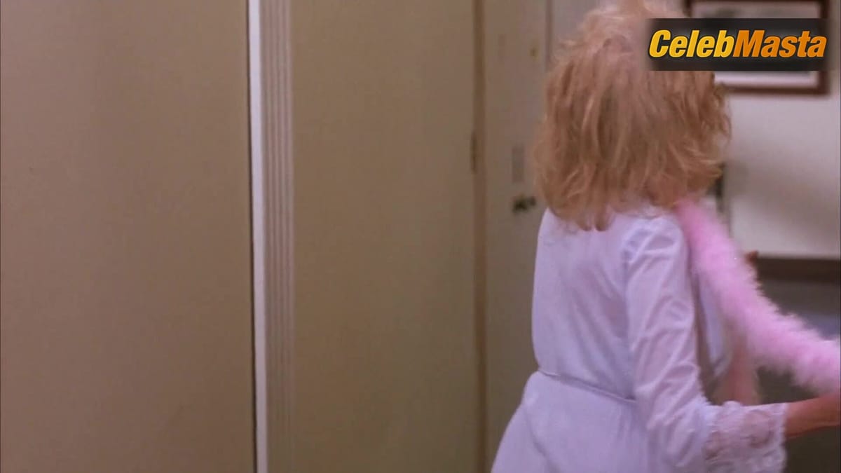 Gloria Leroy's Tits Scene from Cool Blue