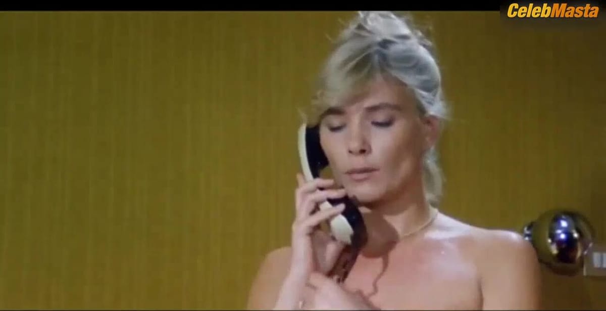 Janet Agren's Ass, Tits Scene in L'onorevole Con L'amante Sotto Il Letto