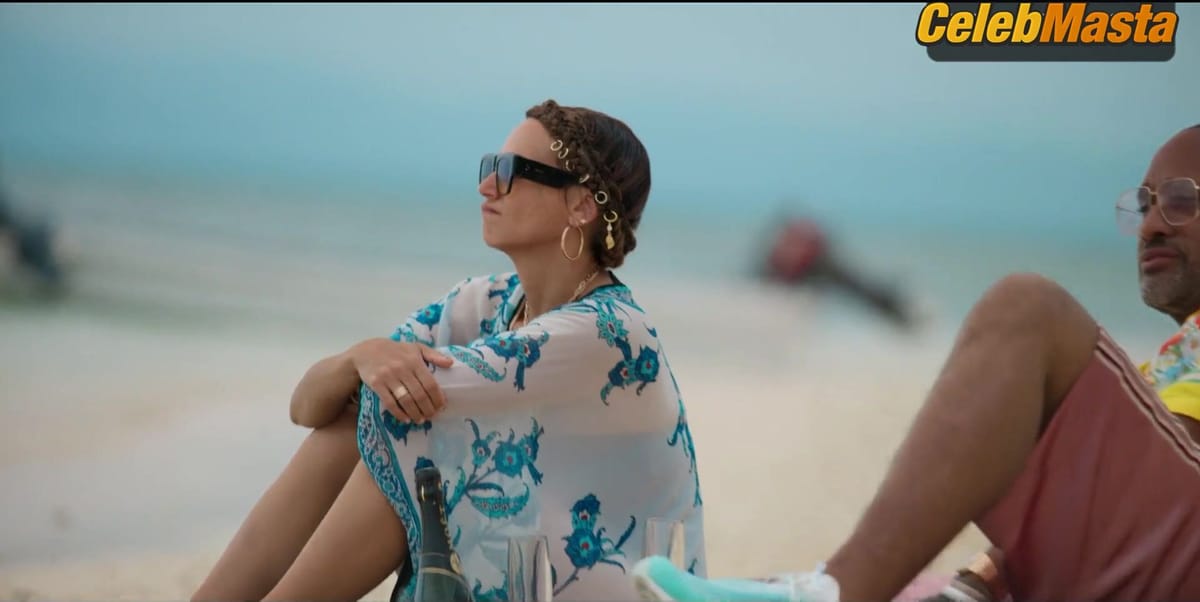 Rashida Jones's Sexy Scene in #blackaf