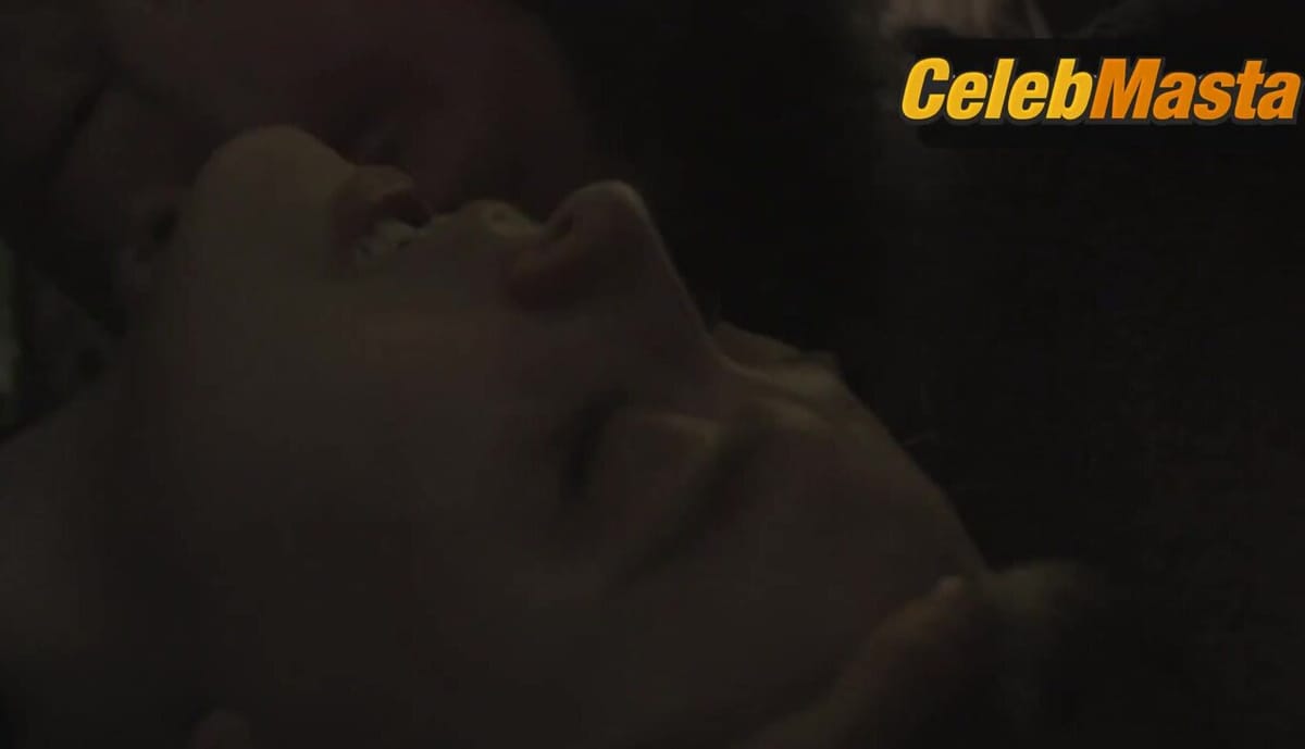 Dakota Fanning's Sexy Scene in Viena And The Fantomes