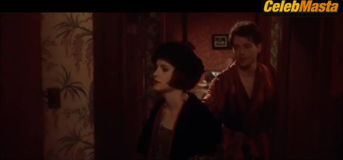Gwyneth Paltrow's Boobs Scene in Mrs. Parker And The Vicious Circle