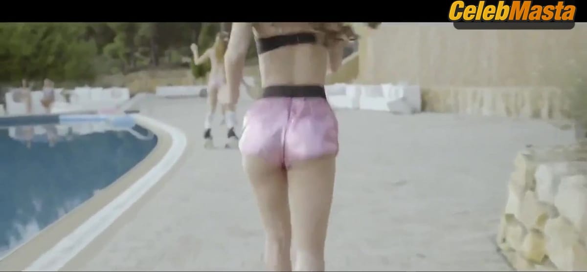 Yanet Garcia Booty, Boobs Scene in Bellezonismo