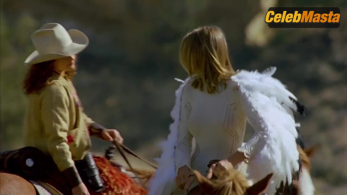 Uma Thurman and Rain Phoenix Lesbian, Tits Scene in Even Cowgirls Get The Blues