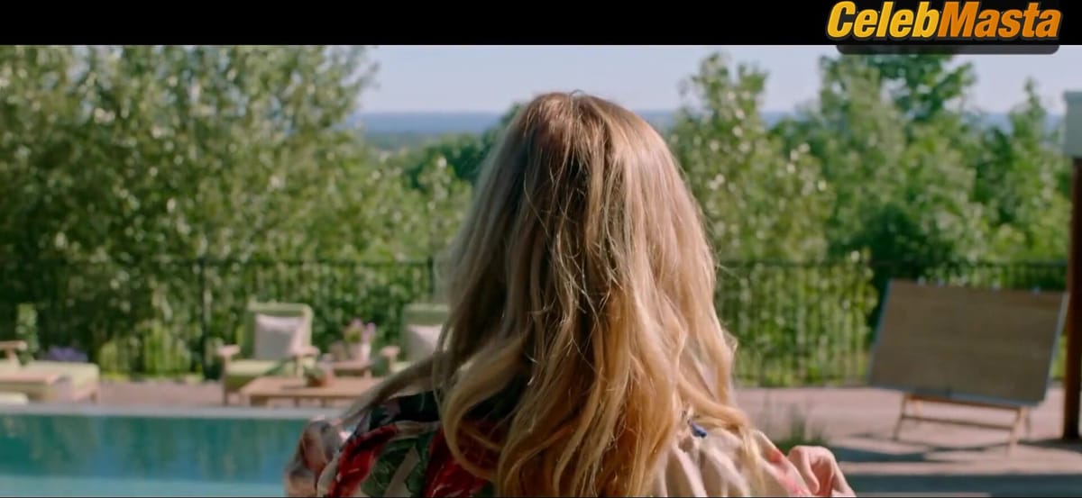 Heather Graham Flaunts Swimsuit Scene in The Rest Of Us