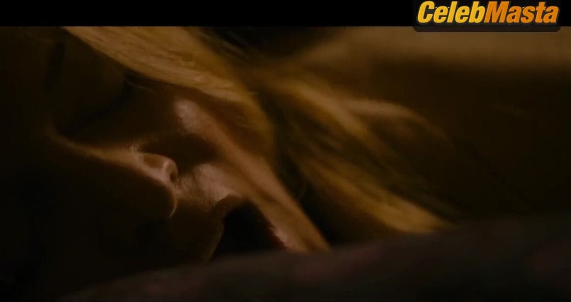 Heather Graham and Reyna De Courcy's Tits, Lesbian Scene in Wetlands