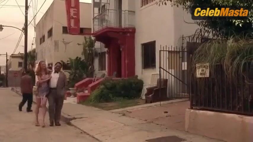 Heather Graham Shows Off Sexy Scene in Bowfinger