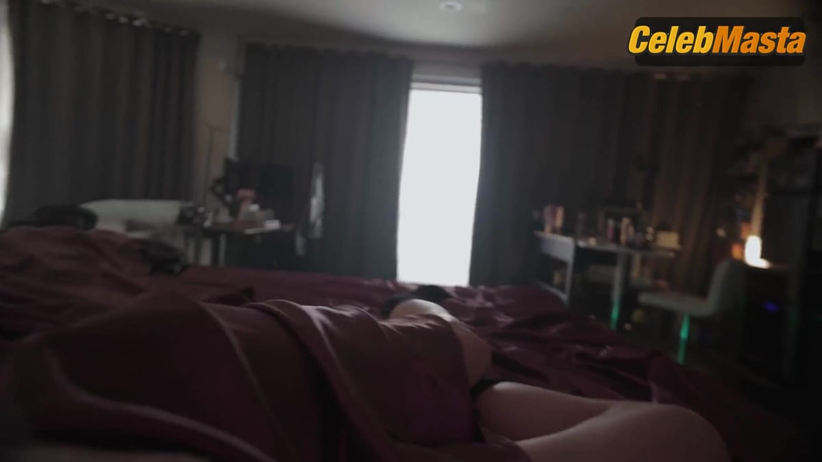 Taylor Momsen Lesbian, Booty Scene from When I Wake Up