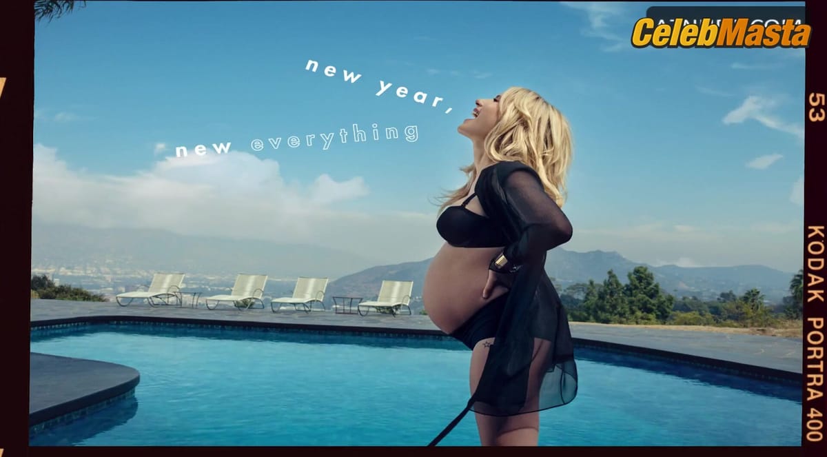 Emma Roberts Sexy Scene in Emma Roberts Pregnancy