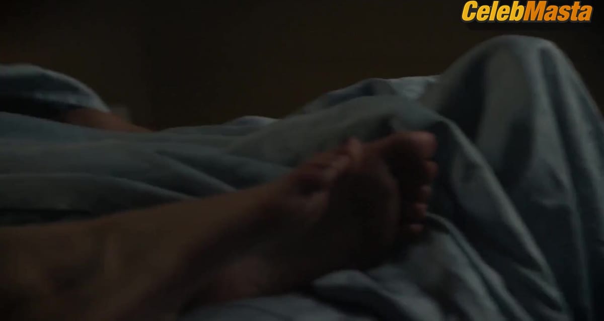Willa Holland's Sexy Scene from Arrow