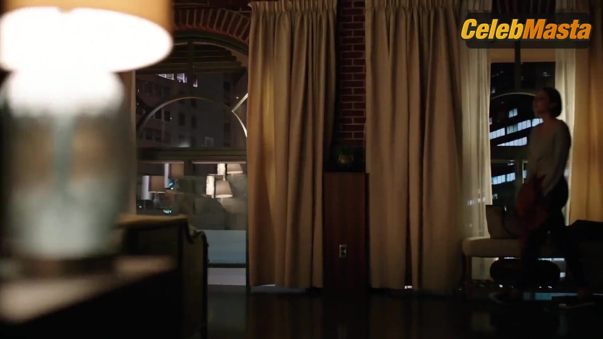 Willa Holland Reveals Sex Scene in Arrow