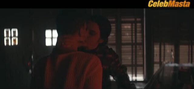 Britne Oldford, Rachel Weisz Lesbian Scene from Dead Ringers