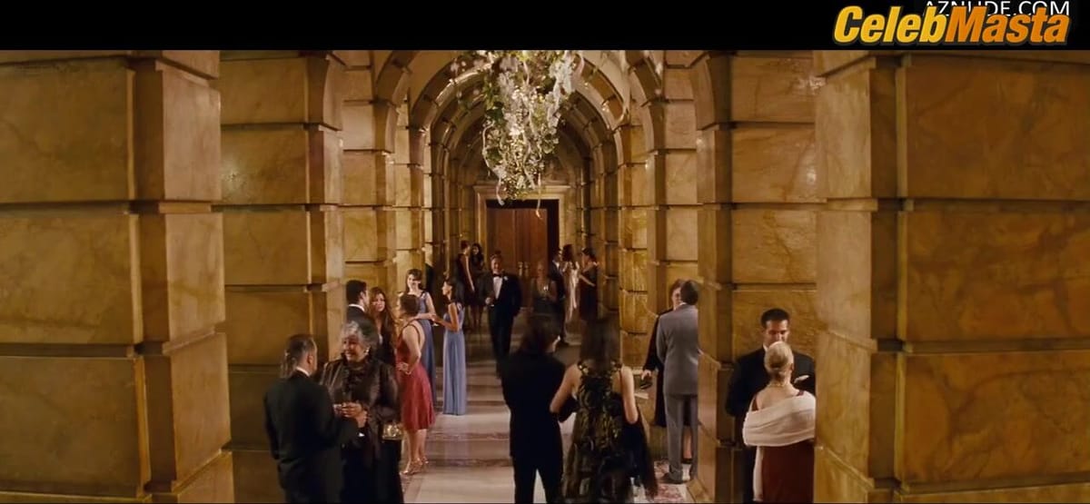 Kristen Bell Bares Tits Scene in When In Rome