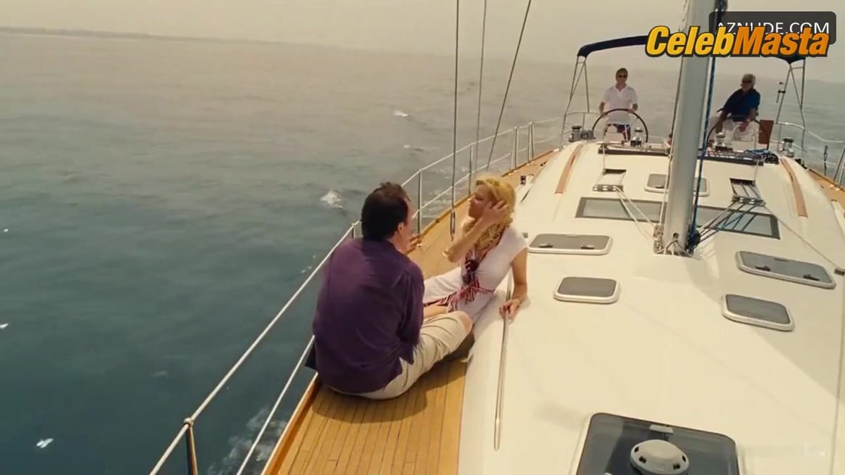 Elizabeth Banks' Boobs, Bikini Scene in Love & Mercy