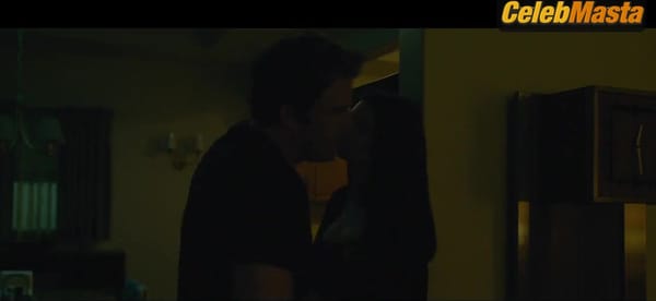 Emily Ratajkowski's Tits Scene from Gone Girl
