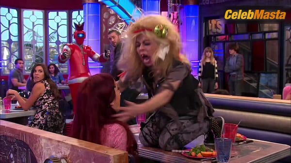 Ariana Grande and Jennette McCurdy Lesbian Scene from Sam & Cat
