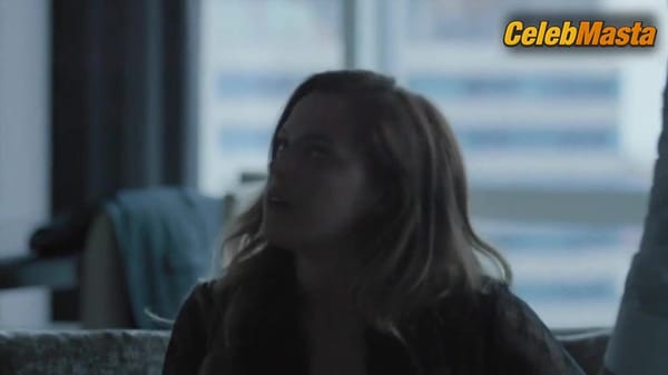 Riley Keough Goes Naked in a Scene from The Girlfriend Experience