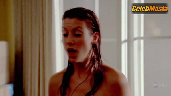 Kate Walsh Bares All in Scene from Private Practice