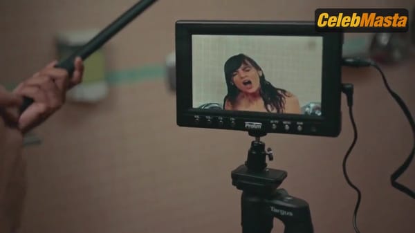 Frankie Shaw, Raven Goodwin and Samara Weaving Underwear-Only Scene in Smilf