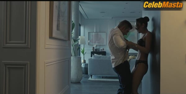 Li Jun Li's Underwear Scene in Sex/life