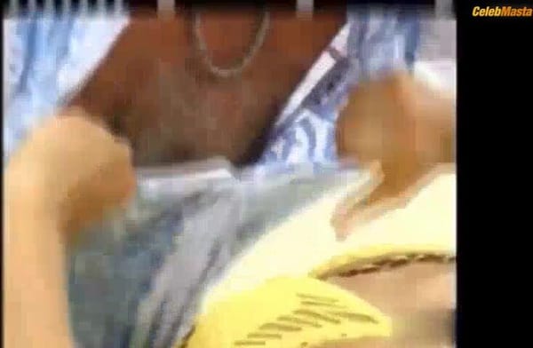 Camila Pitanga's Boobs Scene in Paraiso Tropical