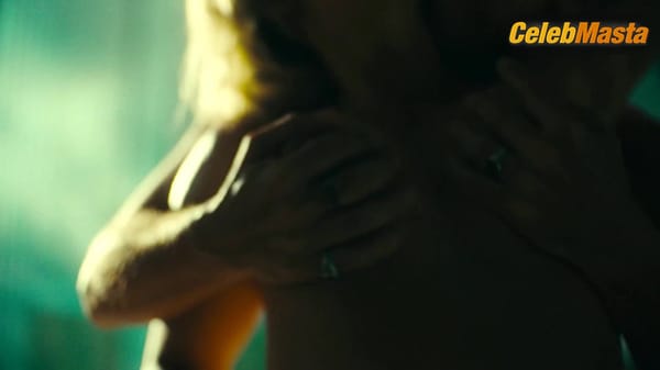Anna Szymanczyk's Tits, Butt Scene in X-rated Queen
