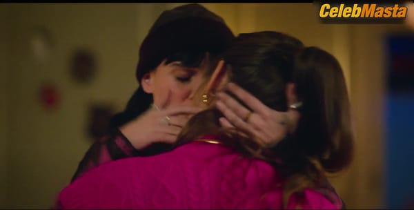Martina Cariddi and Carmen Arrufat's Steamy Lesbian Scene in Elite
