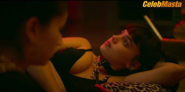 Martina Cariddi and Carla Diaz's Lesbian, Underwear Scene in Elite
