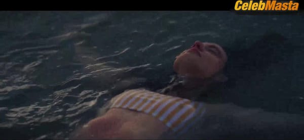 Gaite Jansen's Swimsuit Scene in Happy Ending