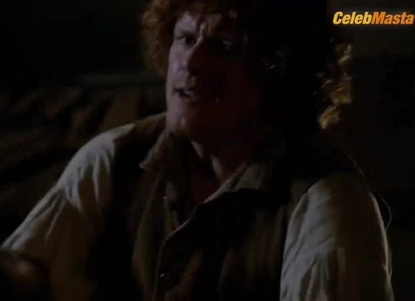 Caitriona Balfe Bares Butt, Breasts Scene in Outlander