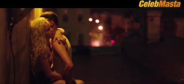 Morgan Saylor's Interracial Nude Scene in White Girl