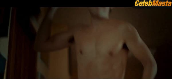 Macarena Gomez and Patricia Garcia Mendez's Hot Scene in Desmadre Incluido