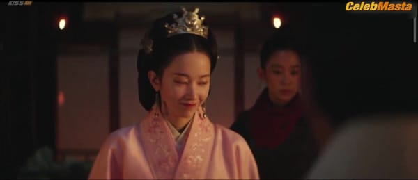Jeon Jong-seo Bares Booty, Boobs Scene in Queen Woo