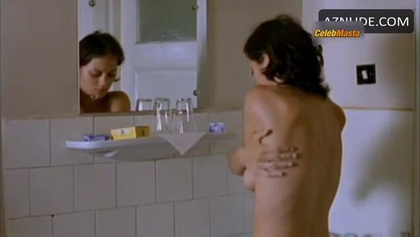 Marion Cotillard Boobs Scene in Une Femme Piegee