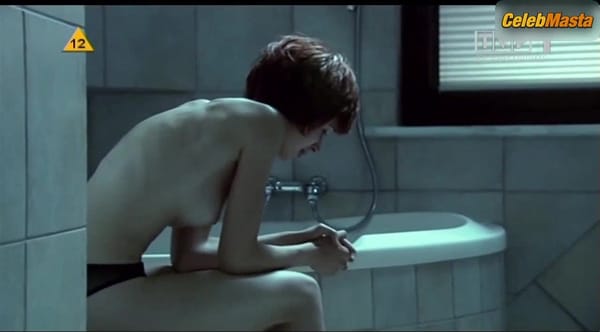Agnieszka Grochowska Boobs, Underwear Scene in Zaginiona