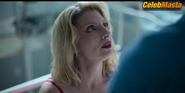 Najwa Nimri Shows Boobs Scene in Breathless